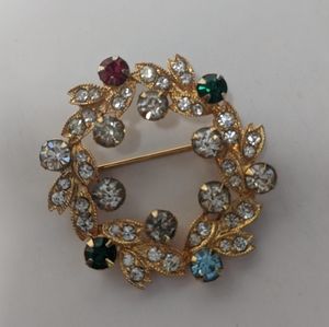 Vintage Eisenberg Gold Tone Wreath Pendant